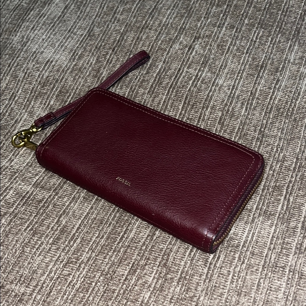 Buyers Appreciation 💝🫶🏼 Fossil Cranberry Leather Wristlet Wallet - Picture 3 of 13